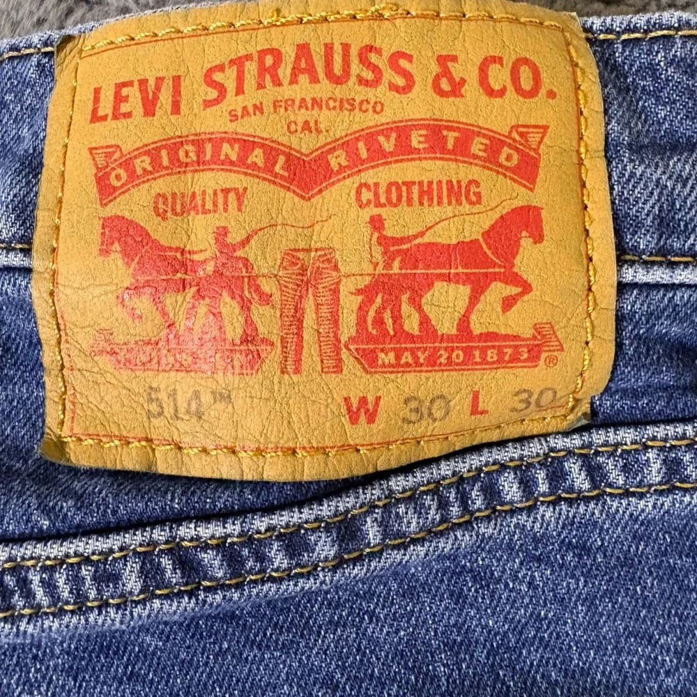 Levis measurements waist